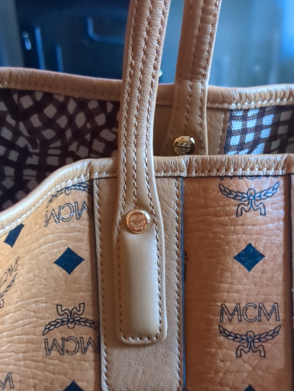 🧡MCM Cognac Monogram Tote with Gold Hardware. AUTHENTIC 🧡🧡 - Picture 12 of 16